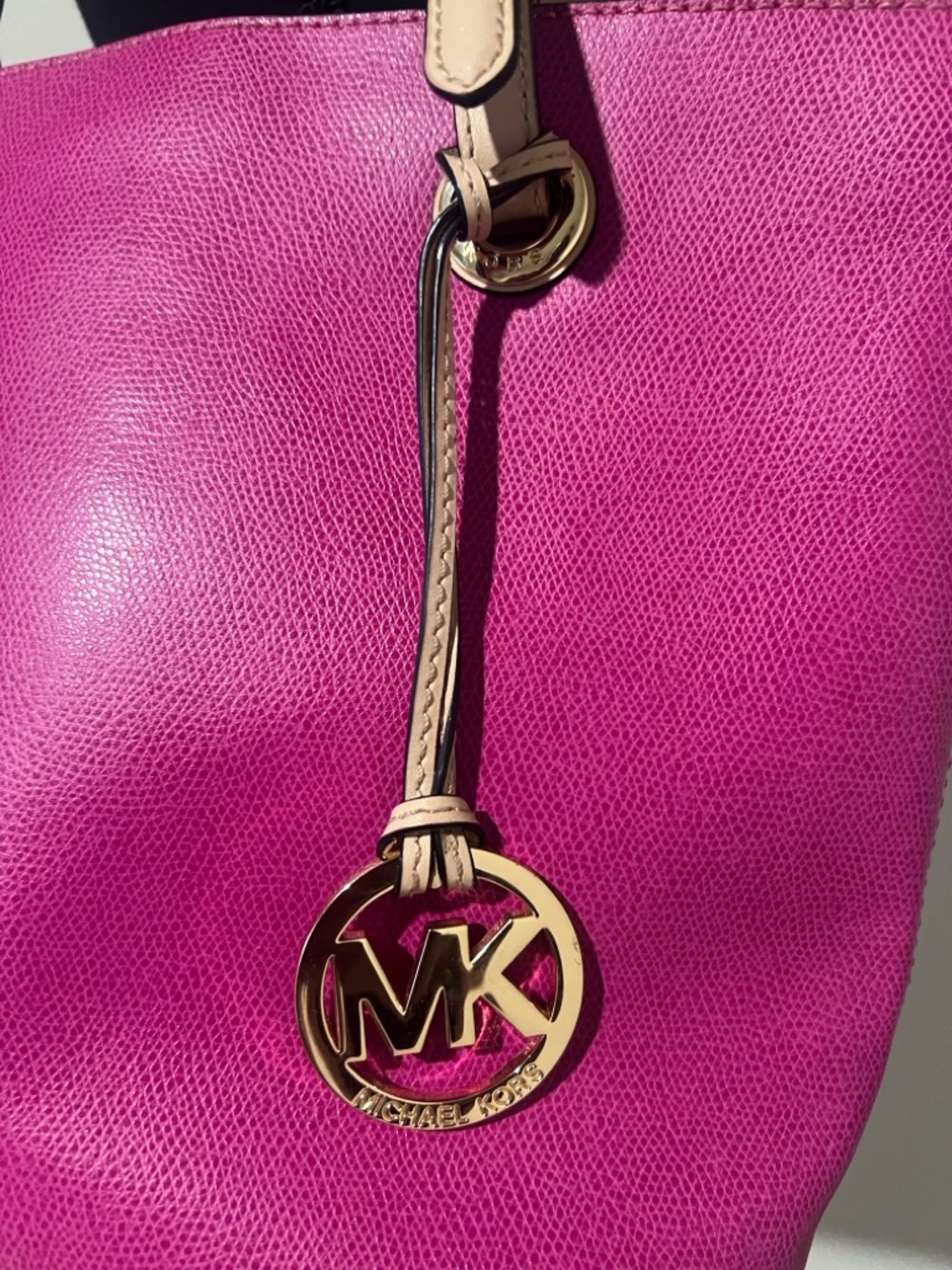 Michael Kors Jet Set Tote Pink Saffiano Leather Large Gold MK Charm Shoulder Bag - Picture 3 of 8
